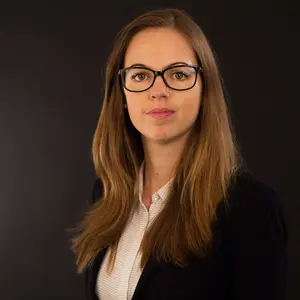 Yvonne Schönthal ist Absolventin BSc FH in Business Administration und Executive MBA FH mit Schwerpunkt Management & Leadership an der PHW Bern